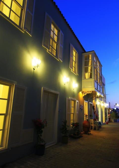 Nearby landmark, Restaurant/places to eat, Facade/entrance, Off site, Natural landscape, Summer, Garden, Balcony/Terrace, On site, Landmark view, Sea view, Area and facilities, Supermarket/grocery shop, Shopping Area, Sunset, Family