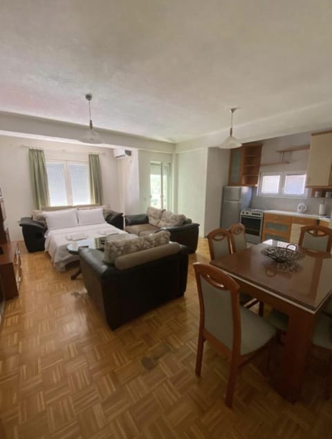 Bed, Kitchen or kitchenette, Living room, Photo of the whole room, Seating area, Dining area