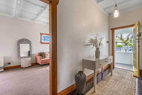 Point Chevalier Life Villa in Auckland