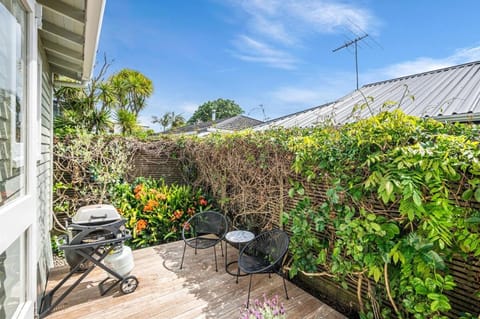 Point Chevalier Life Villa in Auckland