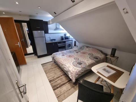 Living room, Photo of the whole room, Seating area, Bedroom