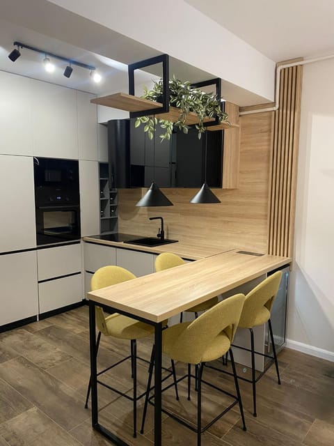 Kitchen or kitchenette, Seating area, Dining area, minibar, stove