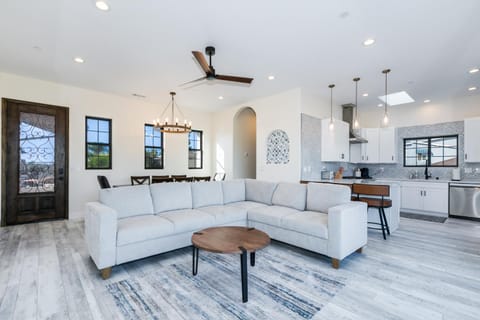 Facade/entrance, Kitchen or kitchenette, Living room