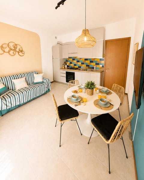 Kitchen or kitchenette, Dining area, dishwasher, microwave