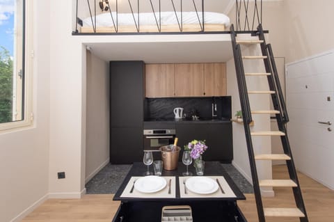 Coffee/tea facilities, Kitchen or kitchenette, Dining area