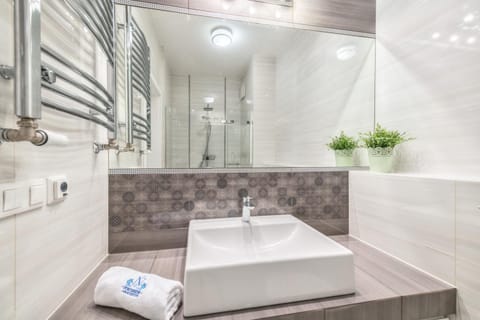 Shower, Bathroom, towels