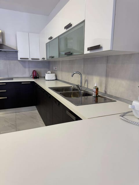 Bright 3BR Penthouse with Amazing Views - by HostMT Apartment in Saint Paul's Bay