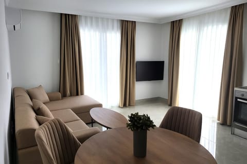 TV and multimedia, Living room, Seating area, Evening entertainment