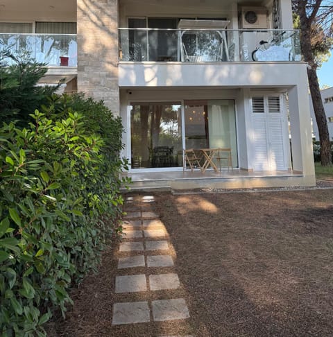 Property building, Restaurant/places to eat, Restaurant/places to eat, Spring, Day, Winter, Summer, Garden, Dining area, Beach, Beach, Autumn, Garden view, Supermarket/grocery shop, Sunrise, Parking, fireplace, internet, internet, internet, VIP