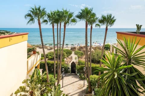 OleHolidays 1002 Romana Beach junto al mar Apartment in Marbella