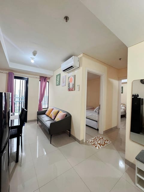 Communal lounge/ TV room, Living room, Dining area