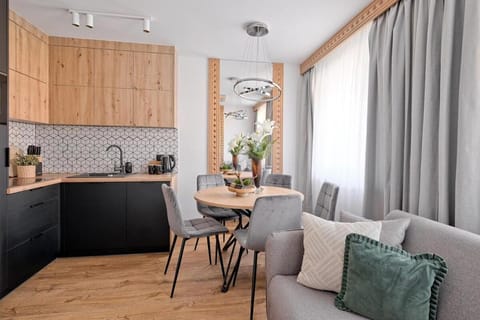Kitchen or kitchenette, Living room, Seating area, Dining area, stove