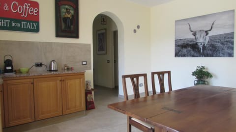 Coffee/tea facilities, Seating area, Dining area