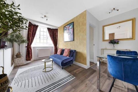 Living room, Decorative detail, Seating area, Dining area