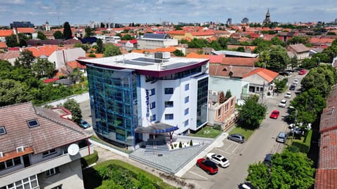 Property building, Day, Bird's eye view, City view, Street view, Location, Parking