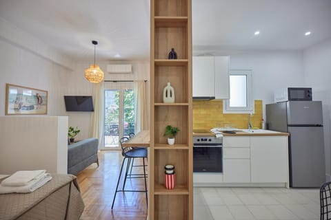TV and multimedia, Kitchen or kitchenette, Dining area, minibar, oven, stove