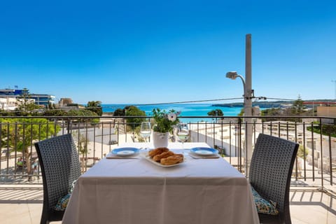 Patio, View (from property/room), Balcony/Terrace, Living room, Dining area, Sea view