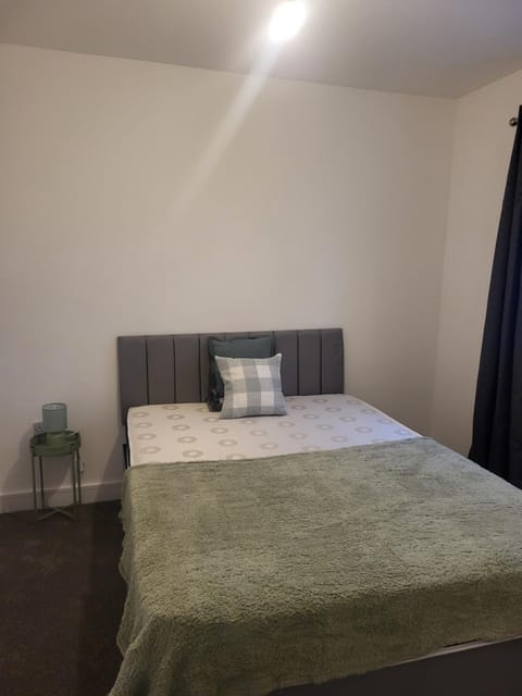 Contemporary 3-Bedroom Home Quiet Rotherham Location with Parking House in Rotherham