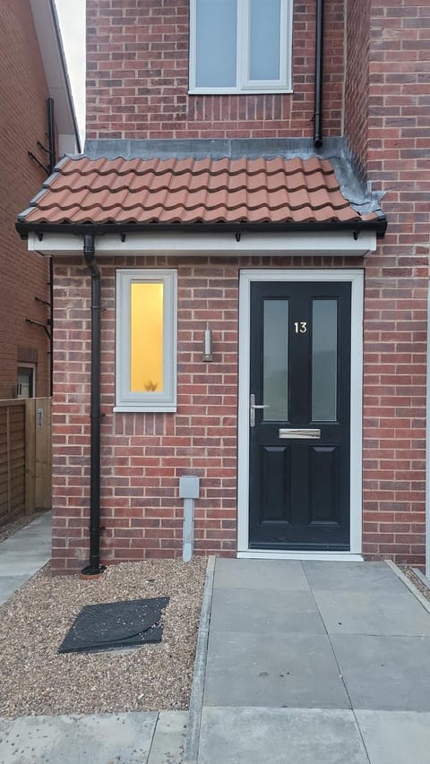 Contemporary 3-Bedroom Home Quiet Rotherham Location with Parking House in Rotherham