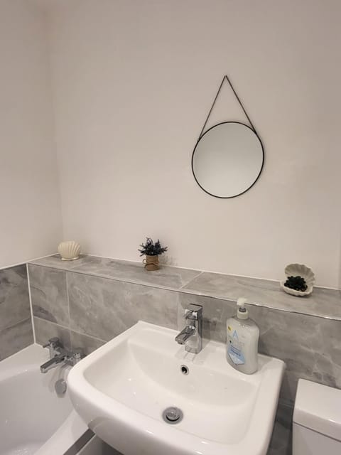 Contemporary 3-Bedroom Home Quiet Rotherham Location with Parking House in Rotherham