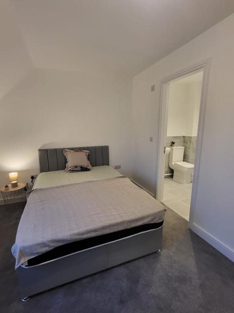 Contemporary 3-Bedroom Home Quiet Rotherham Location with Parking House in Rotherham