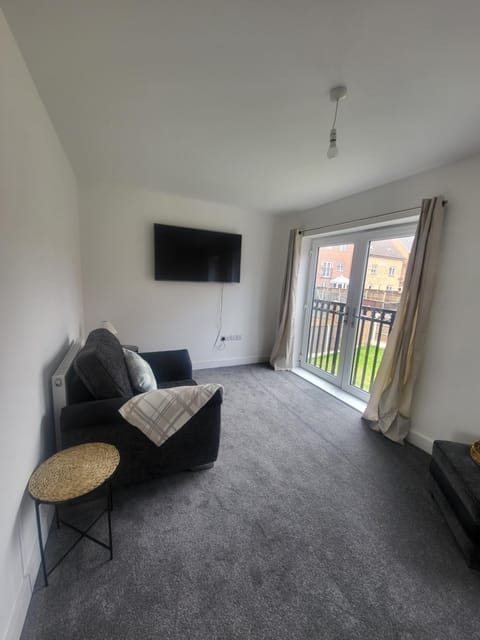 New Build 3-Bed in Rotherham Fast WiFi, Garden & Driveway House in Rotherham