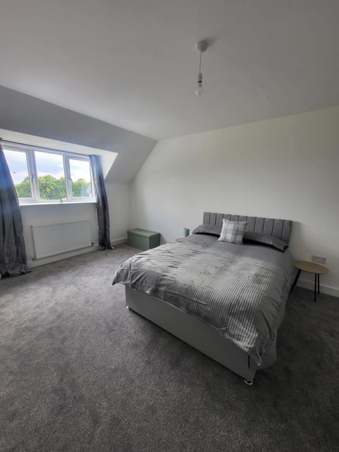 Bright & Spacious 3-Bed Rotherham Home Ideal for Families or Contractors House in Rotherham