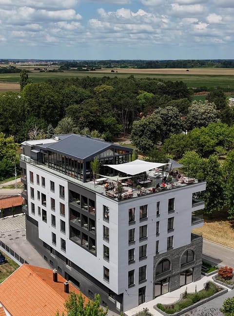 Property building, Day, Neighbourhood, Bird's eye view, View (from property/room), City view, Location