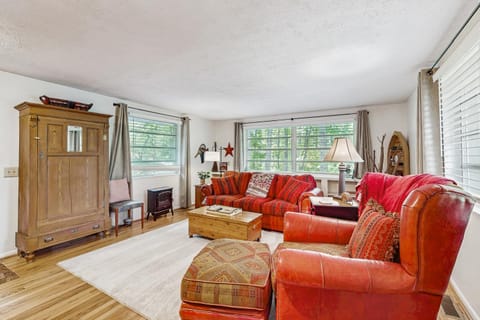 Lake Chatuge Cottage House in Chatuge Lake