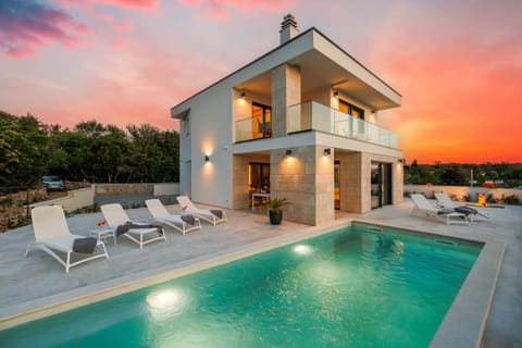View (from property/room), Balcony/Terrace, Pool view, Swimming pool, Sunset, sunbed