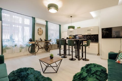 TV and multimedia, Kitchen or kitchenette, Dining area, air conditioner