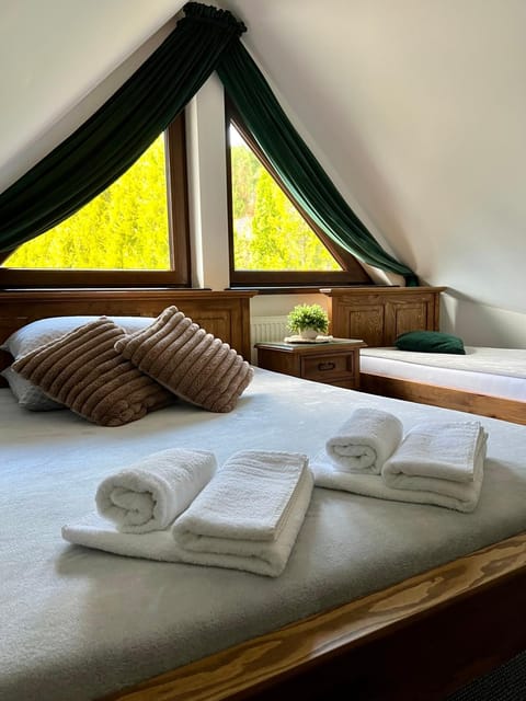Bed, Photo of the whole room, Bedroom, towels