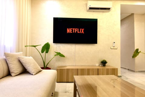 TV and multimedia, Living room, Evening entertainment, air conditioner