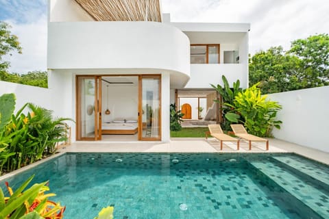 Property building, Garden, View (from property/room), Balcony/Terrace, Garden view, Pool view, Swimming pool, sunbed