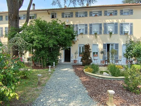 Property building, Spring, Day, Garden, Garden view
