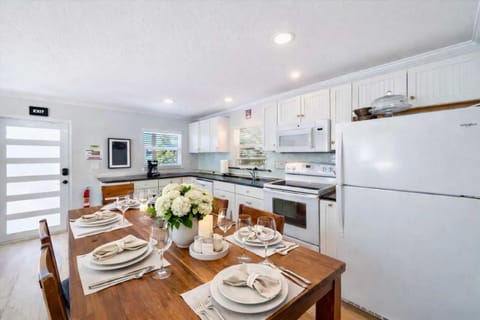 Siesta Key Village Heated pool House in Siesta Beach