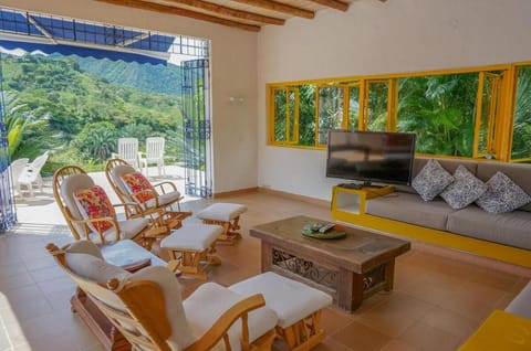 Natural landscape, TV and multimedia, View (from property/room), Balcony/Terrace, Living room, Seating area, Garden view, sunbed