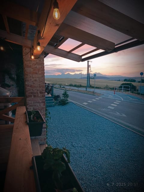 Neighbourhood, Mountain view, Sunset, Parking