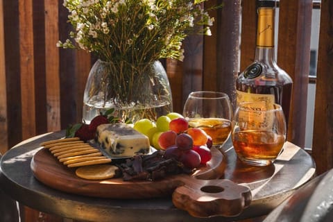 Cozy Nest on White Soil! Apartment in Cape Town