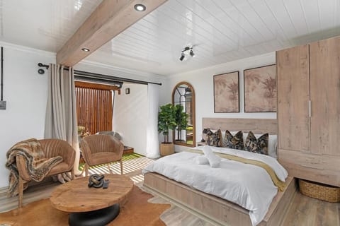 Cozy Nest on White Soil! Apartment in Cape Town