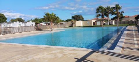 Pool view, Swimming pool, sunbed