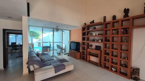 Communal lounge/ TV room