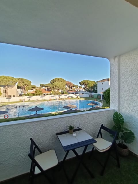 Day, View (from property/room), Balcony/Terrace, Pool view, Swimming pool, sunbed