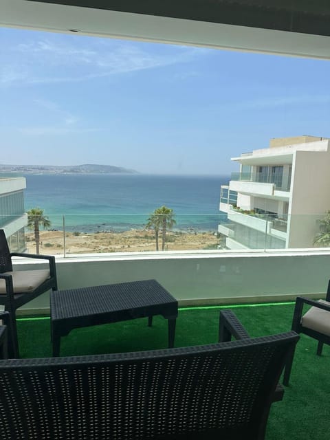 Patio, Day, Natural landscape, View (from property/room), Balcony/Terrace, Dining area, Beach, Mountain view, Sea view