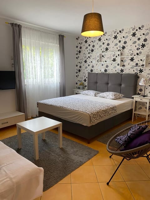 Seating area, Bedroom