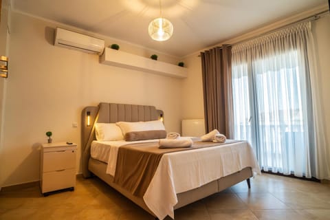 Bed, Photo of the whole room, Bedroom, towels, air conditioner