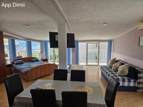 TV and multimedia, Living room, Photo of the whole room, Dining area, Bedroom