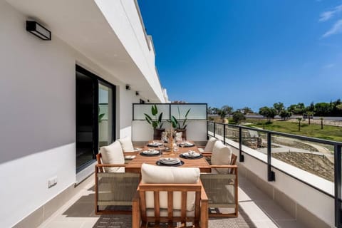 Day, View (from property/room), Balcony/Terrace, Balcony/Terrace, Dining area