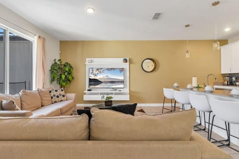 Amazing 4BDR with pool near Disney - 4914 House in Kissimmee