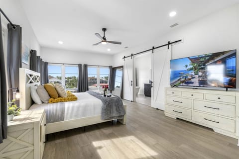 2 Million Villa Heated Pool w Luxury Spa 6BR & 6BR Waterfront by Canal House in Apollo Beach